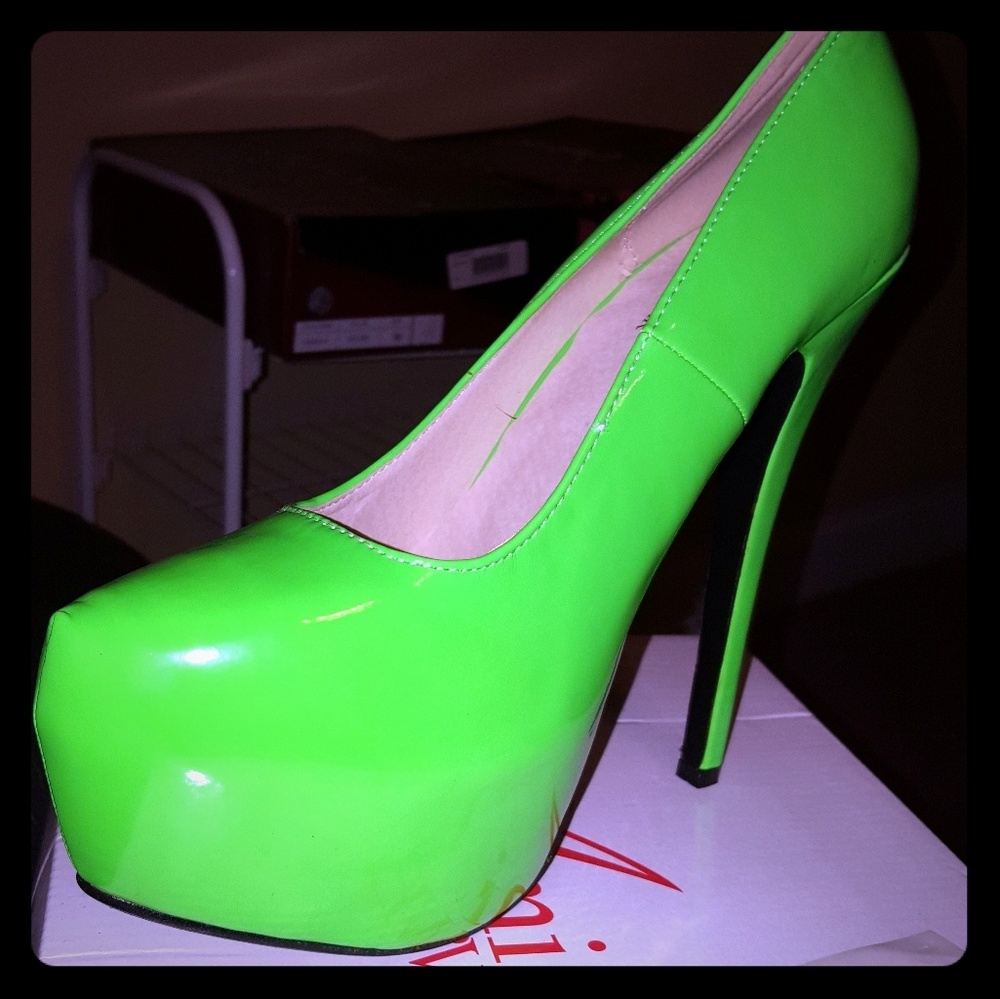 SHOES 6 inches